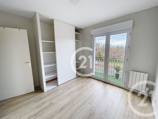 Appartement Duplex à louer - 2 pièces - 39.5 m2 - MONDEVILLE - 14 - BASSE-NORMANDIE - Century 21 Bertin Immobilier